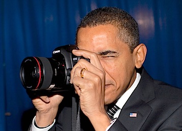 President_Barack_Obama_holding_a_canon_camera.jpg